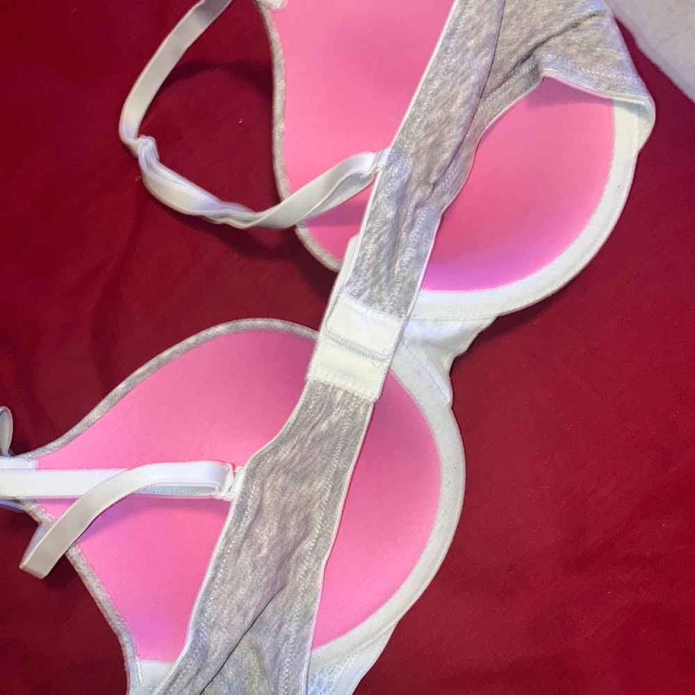 Bras - Picture 2 of 4